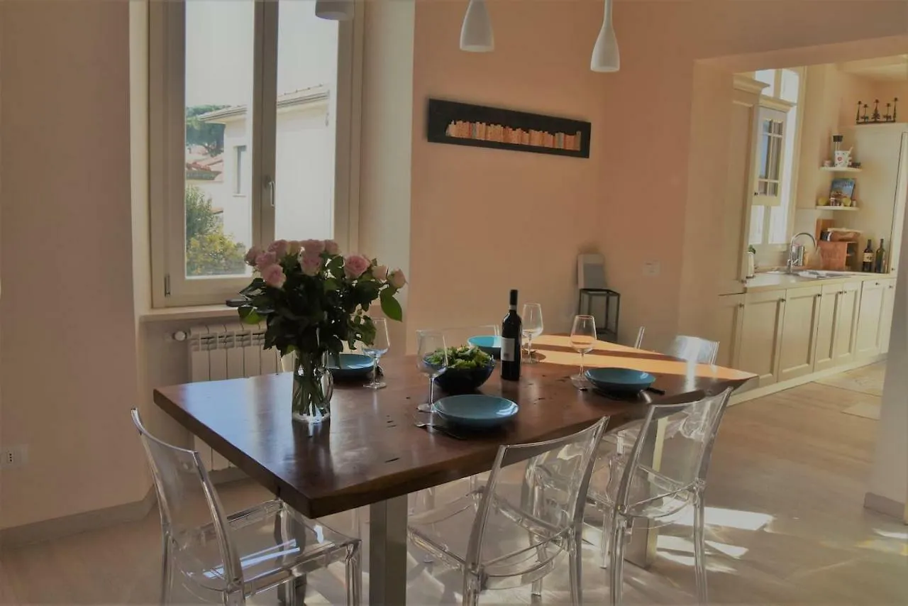 Modern Townhouse In Tuscany By The Sea Apartment Lido di Camaiore Italy
