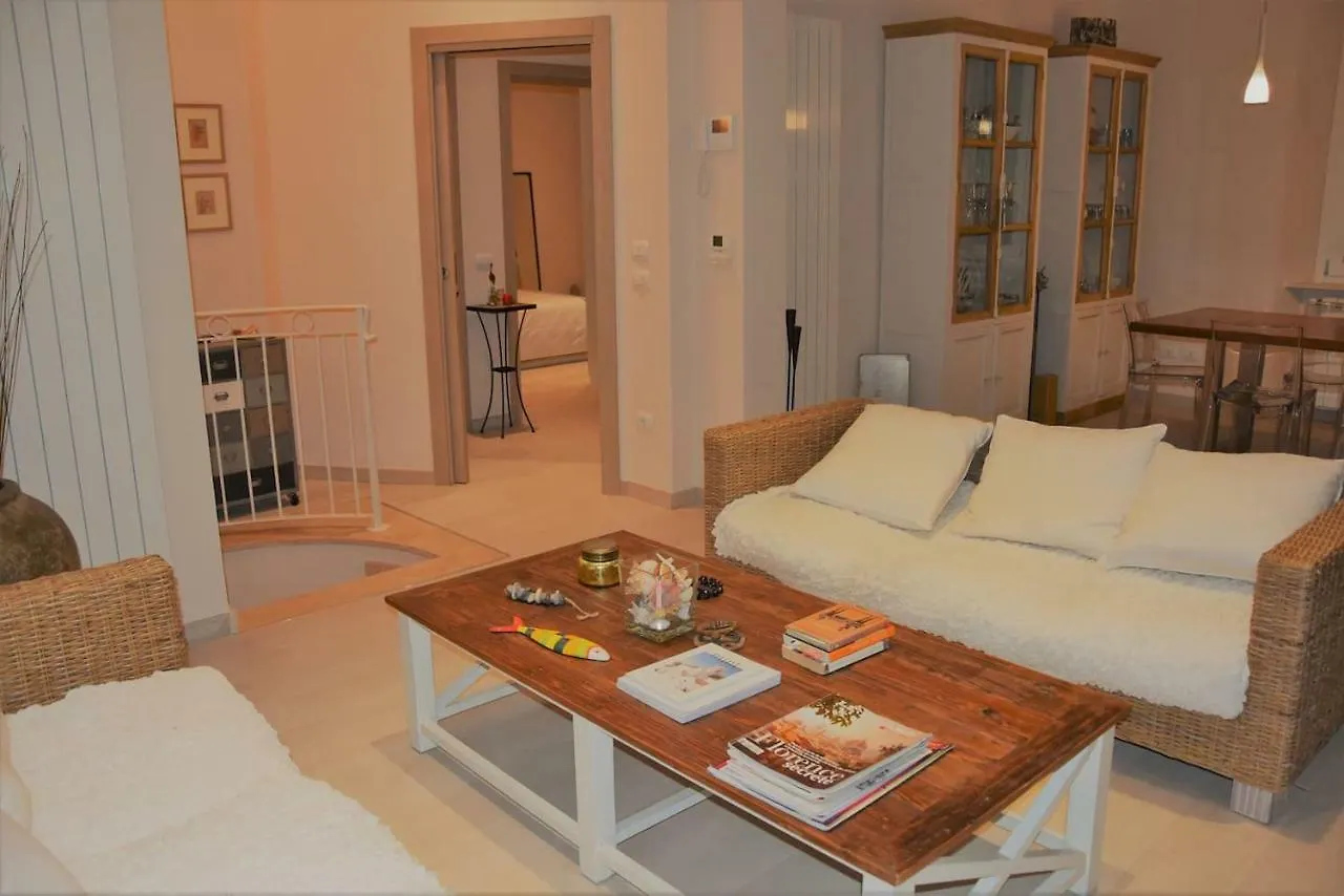 Modern Townhouse In Tuscany By The Sea Apartment Lido di Camaiore Italy
