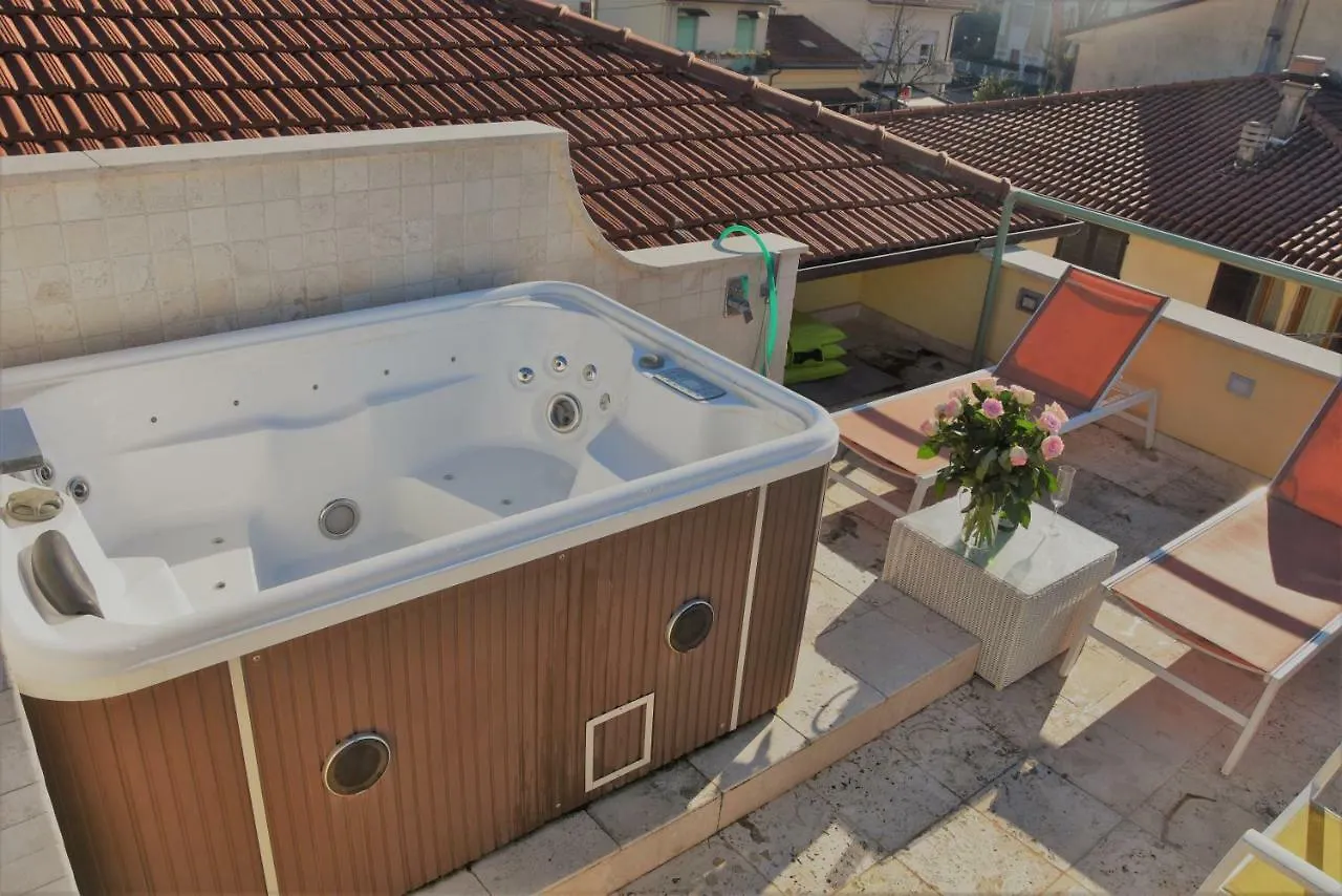 Modern Townhouse In Tuscany By The Sea Apartment Lido di Camaiore